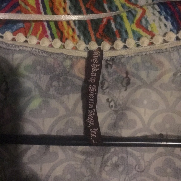 Cute top with drawstring waist. - Picture 3 of 3